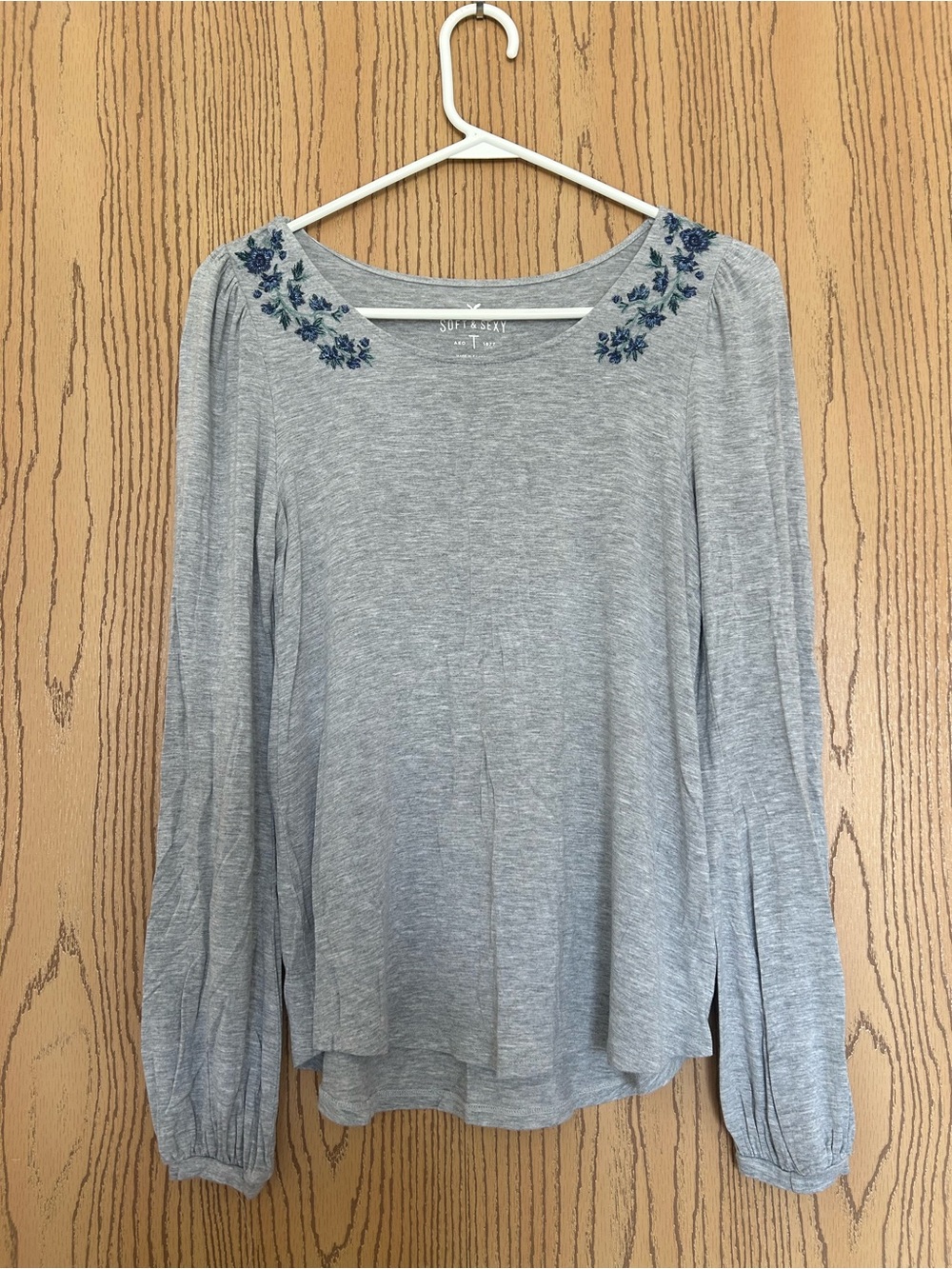 Split-Back Embroidered Shoulder Long-Sleeve Top - Gray - Unknown Brand
